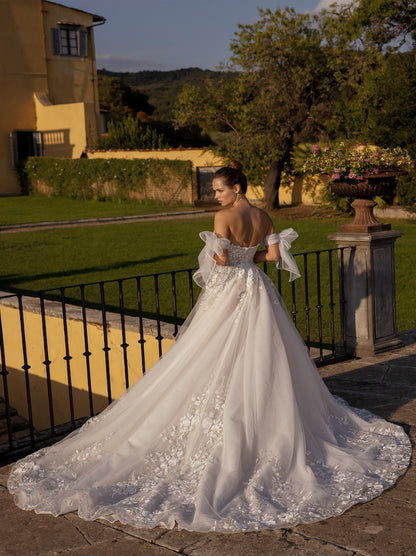 Elegant & Modern A-Line Boho Wedding Dresses Sweetehart Sleeveless Appliqued Bowknot Court Train Tulle Bridal Gowns Custom