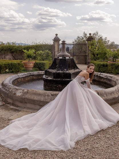 Elegant & Modern A-Line Boho Wedding Dresses Sweetehart Sleeveless Appliqued Court Train Tulle Bridal Gowns Custom With Detachable Long Sleeves