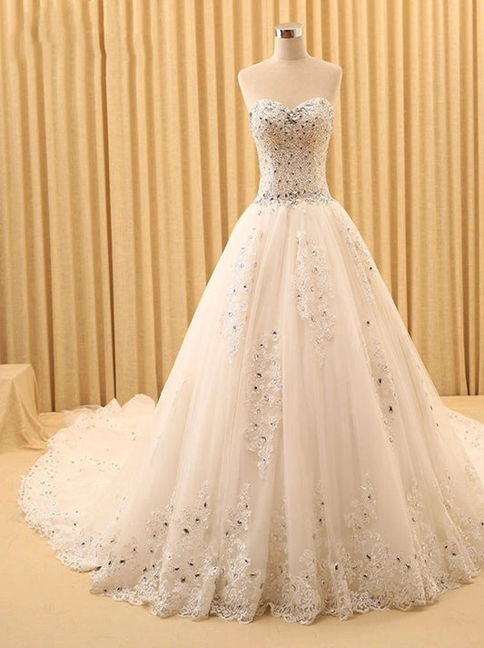 Sparkling Ball Gown Wedding Dresses Sweetheart Sleeveless Beads Crystals Appliques Court Train Tulle Bridal Gowns Custom Made