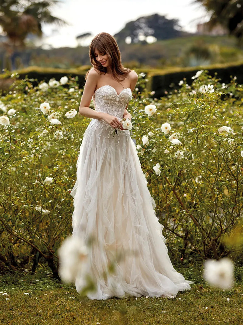 Classic A-Line Beach Wedding Dresses Sweetheart Appliqued Beads Tulle Sweep Train Bridal Gowns With A Jacket