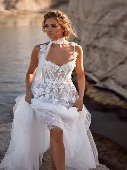 Classic A-Line Beach Wedding Dresses Spaghetti Appliqued Beads Sleeveless Tulle Sweep Train Bridal Gowns