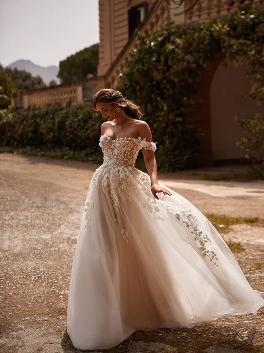 Modern & Elegant A-Line Wedding Dresses Sweetheart Appliqued Cap Sleeves Tulle Sweep Train Bridal Gowns With Slit