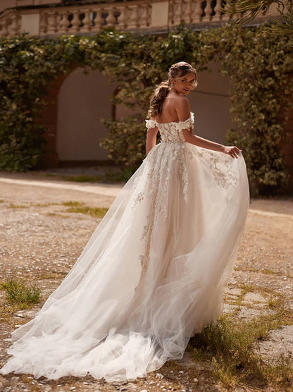 Modern & Elegant A-Line Wedding Dresses Sweetheart Appliqued Cap Sleeves Tulle Sweep Train Bridal Gowns With Slit