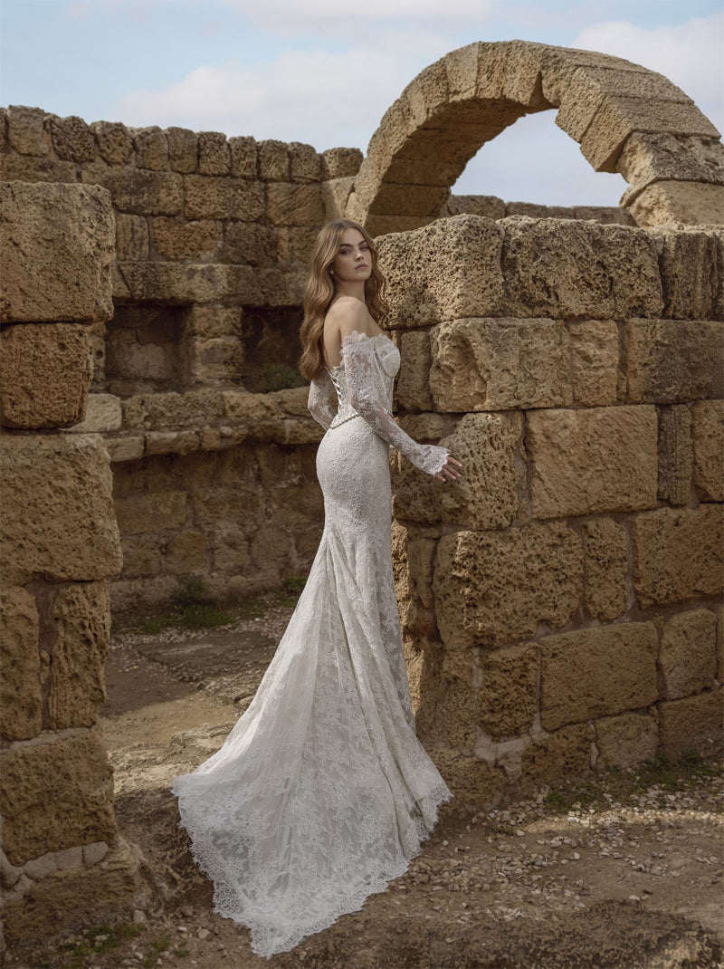 Modern & Elegant Mermaid Wedding Dresses Sweetheart Appliqued Pearl Long Sleeves Lace Sweep Train Bridal Gowns