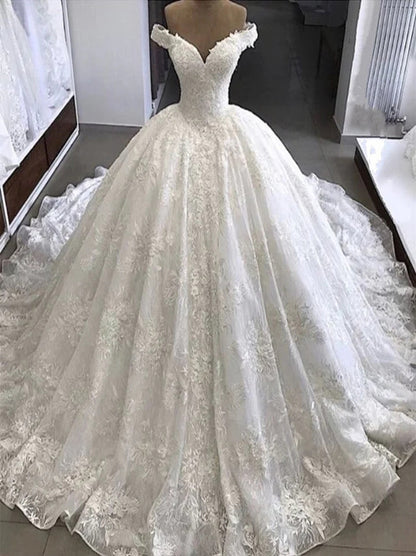 Romantic Ball Gown Wedding Dresses Sweetheart Cap Sleeves Appliqued Lace Up Court Train Satin Bridal Gowns Custom Made