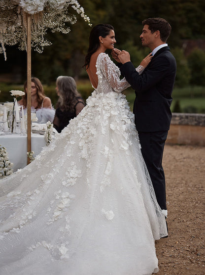 Classic & Gorgeous A-Line Boho Beach Wedding Dresses V-Neck Appliqued Sequins Long Sleeves Court Train Tulle Bridal Gowns Custom