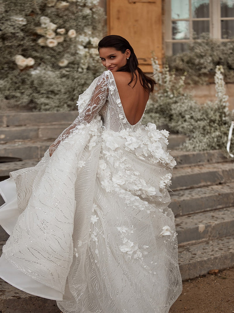 Classic & Gorgeous A-Line Boho Beach Wedding Dresses V-Neck Appliqued Sequins Long Sleeves Court Train Tulle Bridal Gowns Custom