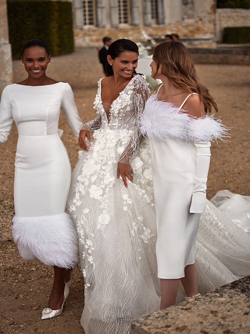 Classic & Gorgeous A-Line Boho Beach Wedding Dresses V-Neck Appliqued Sequins Long Sleeves Court Train Tulle Bridal Gowns Custom