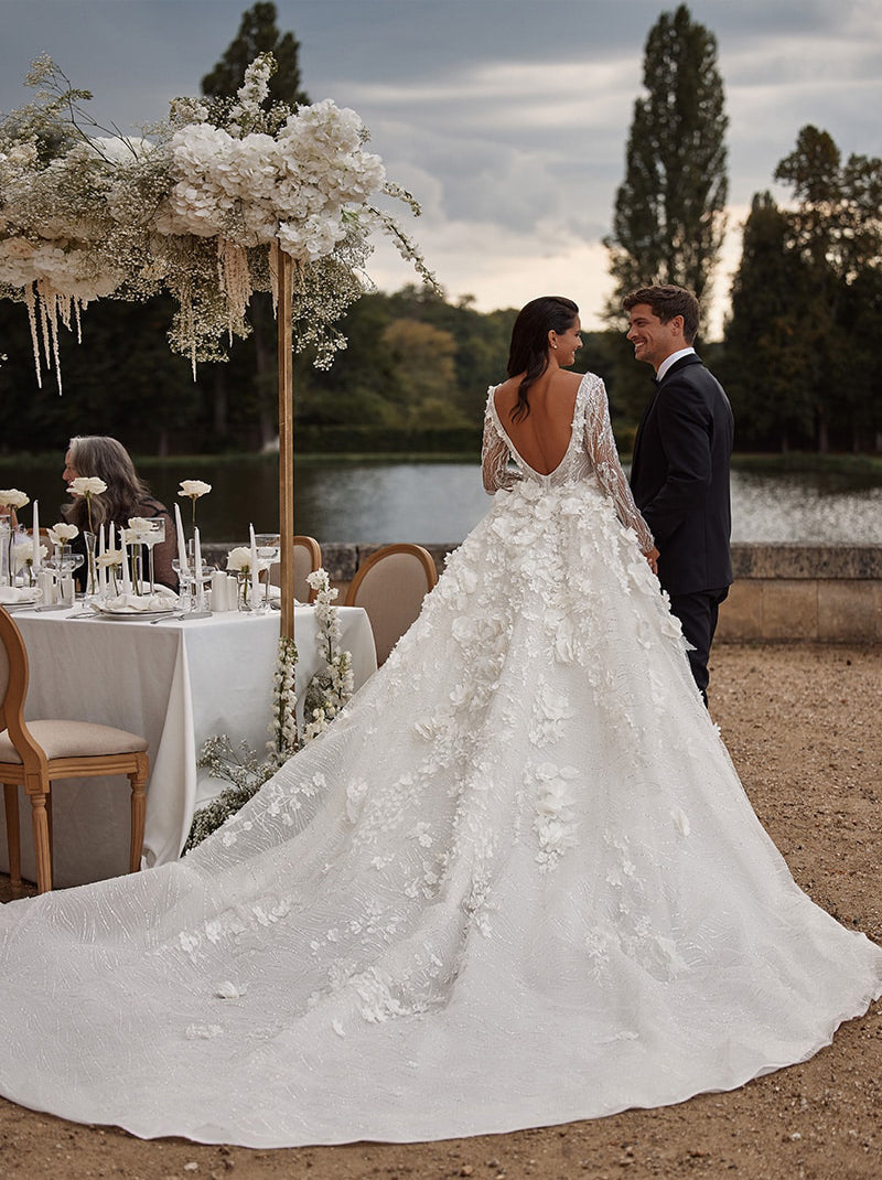 Classic & Gorgeous A-Line Boho Beach Wedding Dresses V-Neck Appliqued Sequins Long Sleeves Court Train Tulle Bridal Gowns Custom