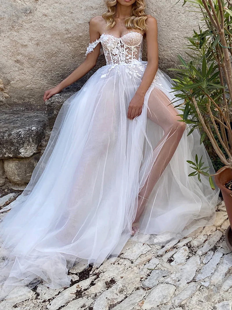 Gorgeous & Elegant A-Line Beach Wedding Dresses Sweetheart Appliqued Tulle Sweep Train Bridal Gowns With Slit