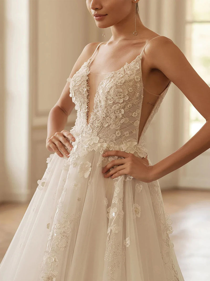 Modern A-Line Beach Wedding Dresses Spaghetti Appliqued Beads Tulle Sweep Train Bridal Gowns With Slit