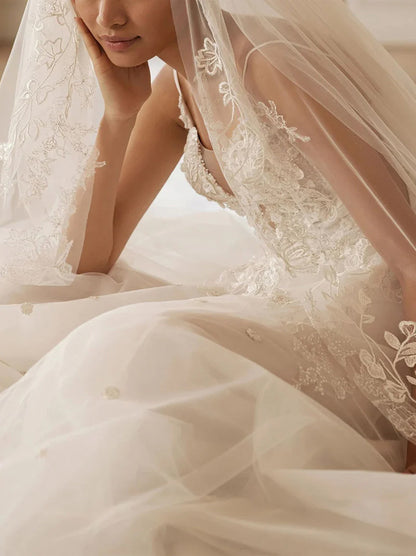 Modern A-Line Beach Wedding Dresses Spaghetti Appliqued Beads Tulle Sweep Train Bridal Gowns With Slit