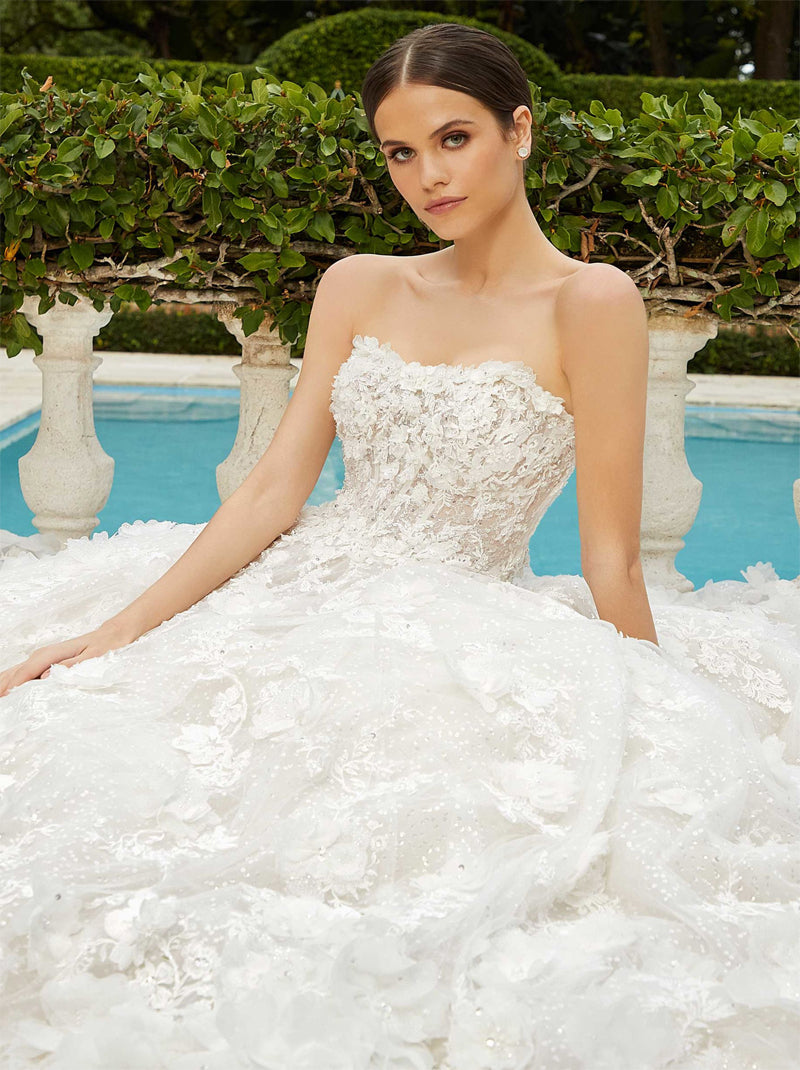 Gorgeous & Elegant Ball Gown Beach Wedding Dresses Sweetheart Appliqued Tulle Court Train Bridal Gowns Custom Made