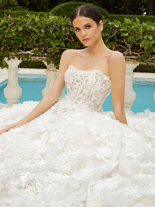 Gorgeous & Elegant Ball Gown Beach Wedding Dresses Sweetheart Appliqued Tulle Court Train Bridal Gowns Custom Made