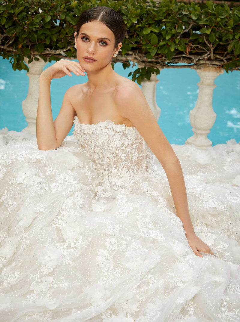 Gorgeous & Elegant Ball Gown Beach Wedding Dresses Sweetheart Appliqued Tulle Court Train Bridal Gowns Custom Made