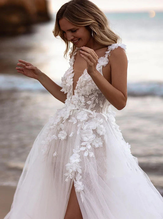 Modern A-Line Beach Wedding Dresses Spaghetti Appliqued Beads Tulle Sweep Train Bridal Gowns With Slit