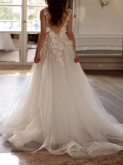 Modern A-Line Beach Wedding Dresses Spaghetti Appliqued Beads Tulle Sweep Train Bridal Gowns With Slit