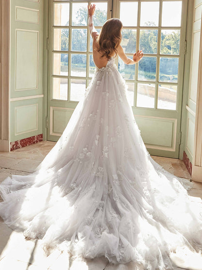 Elegant & Luxurious A-Line Wedding Dresses Sweetheart Appliqued Sleeveless Tulle Court Train Bridal Gowns With Slit