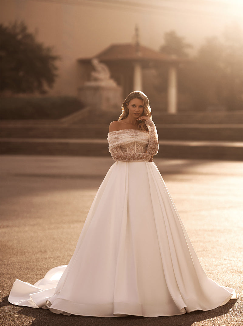 Sparkling A-Line Wedding Dresses Sweetheart Sequins Long Sleeves Satin Court Train Bridal Gowns