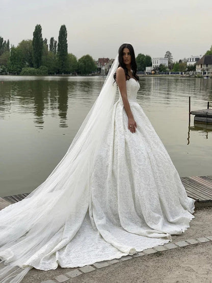 Elegant Ball Gown Wedding Dresses Sweetheart Sleeveless Embroidered Lace Up Satin Court Train Bridal Gowns Custom Made