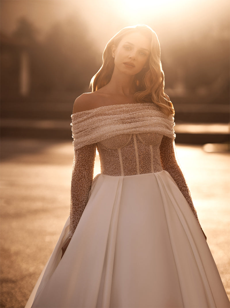 Sparkling A-Line Wedding Dresses Sweetheart Sequins Long Sleeves Satin Court Train Bridal Gowns