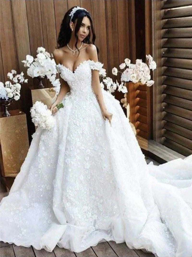 Elegant Ball Gown Wedding Dresses Sweetheart Cap Sleeves Beads Appliqued Lace Up Court Train Bridal Gowns Custom Made