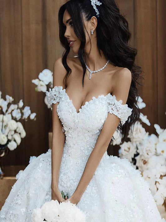 Elegant Ball Gown Wedding Dresses Sweetheart Cap Sleeves Beads Appliqued Lace Up Court Train Bridal Gowns Custom Made