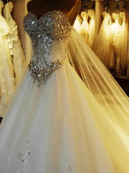 Romantic Ball Gown Wedding Dresses Sweetheart Rhinestones Beads Lace Up Court Train Tulle Bridal Gowns Custom Made