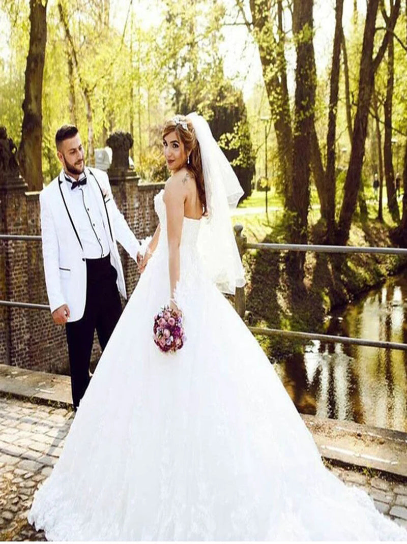 Charming Ball Gown Wedding Dresses Sweetheart Appliqued Sleeveless Lace Up Sweep Train Tulle Bridal Gowns Custom Made