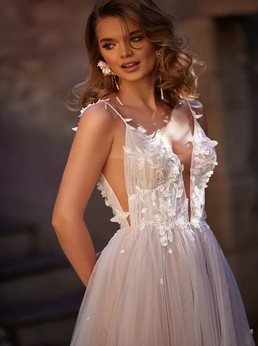 Classic & Simple A-Line Wedding Dresses Spaghetti Pleated Appliqued Sleeveless Tulle Sweep Train Bridal Gowns