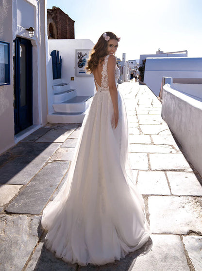 Classic & Simple A-Line Wedding Dresses V-Neck Sleeveless Appliqued Tulle Sweep Train Bridal Gowns