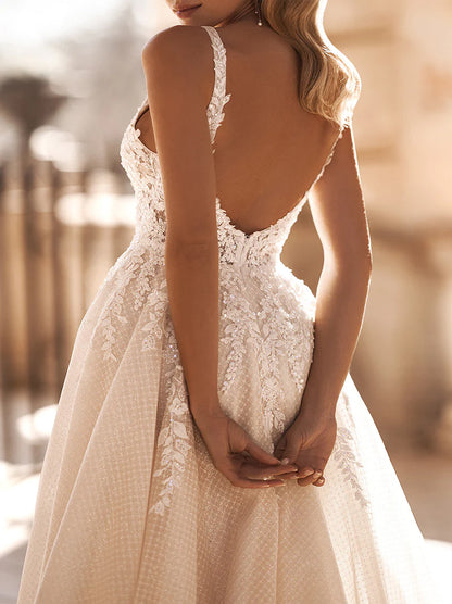 Charming & Simple A-Line Wedding Dresses Spaghetti Appliqued Beads Sleeveless Tulle Sweep Train Bridal Gowns With Slit