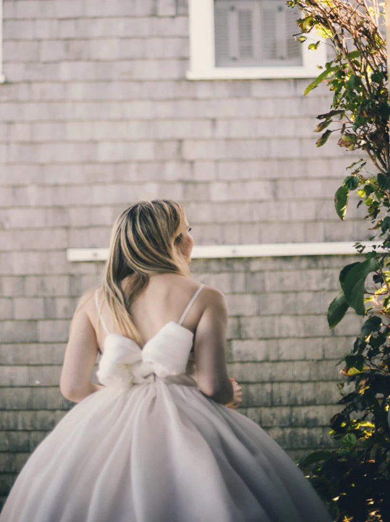 Charming Ball Gown Wedding Dresses Spaghetti Sleeveless Bowknot Flowers Floor Length Organza Bridal Gowns Custom Made