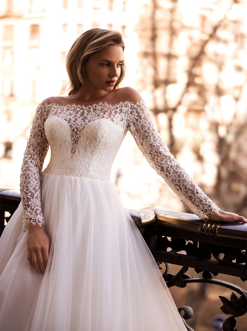 Elegant & Modern A-Line Boho Wedding Dresses Off The Shoulder Appliqued Long Sleeves Sweep Train Tulle Bridal Gowns Custom