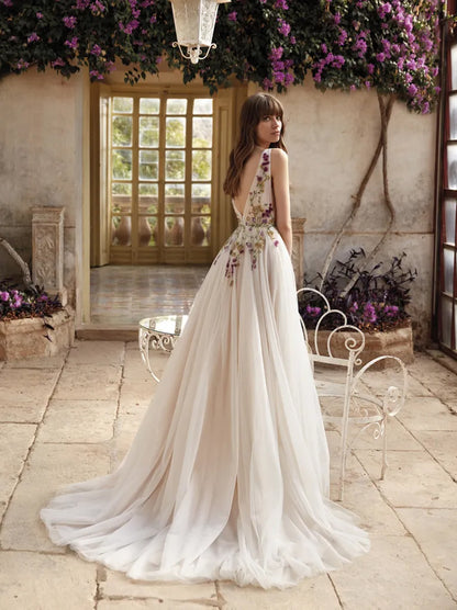 Classic & Elegant A-Line Wedding Dresses V-Neck Pleated Appliqued Sleeveless Tulle Sweep Train Bridal Gowns Custom Made