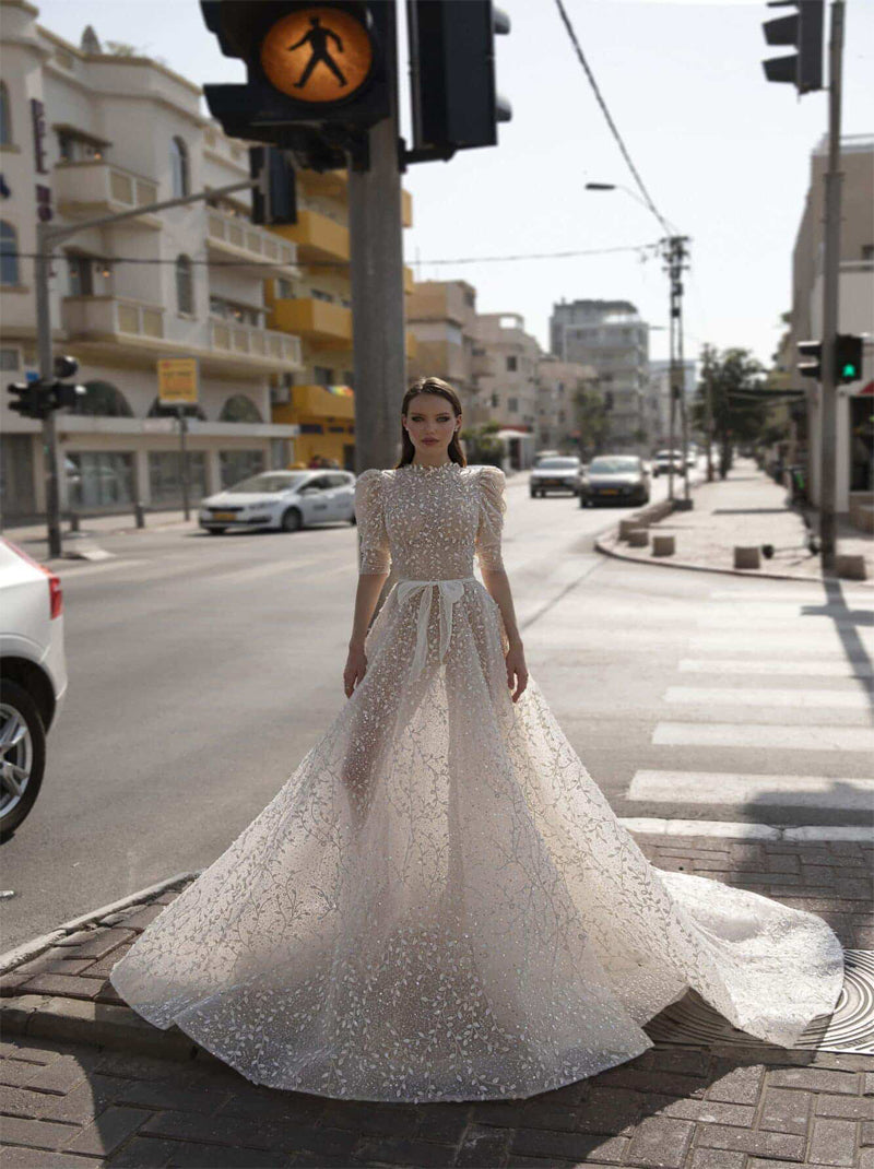 Charming A-Line Beach Wedding Dresses High Collar Sequins Appliqued Backless Court Train Tulle Bridal Gowns Custom Made