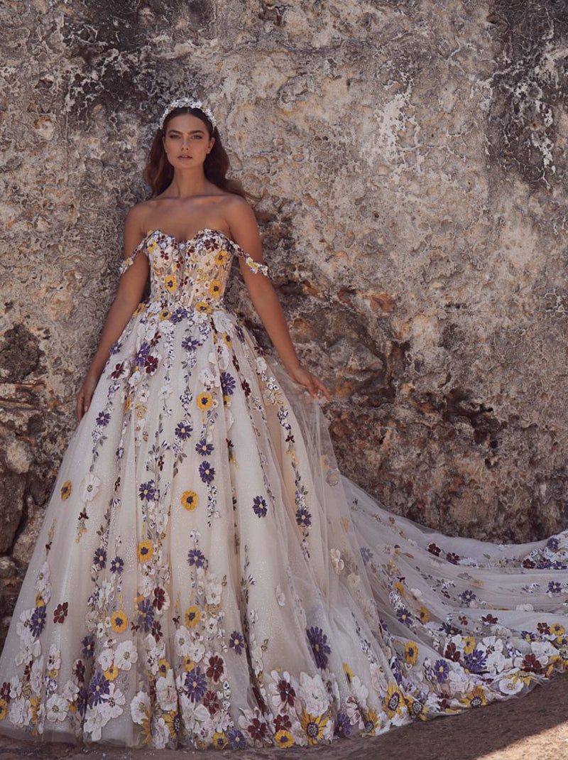 Luxurious & Charming Ball Gown Boho Wedding Dresses Sweetheart Appliqued Cap Sleeves Satin Court Train Bridal Gowns