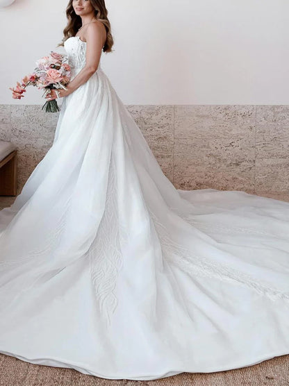 Luxurious & Charming A-Line Wedding Dresses Sweetheart Sequins Beads Tulle Sweep Train Bridal Gowns With Side Slit