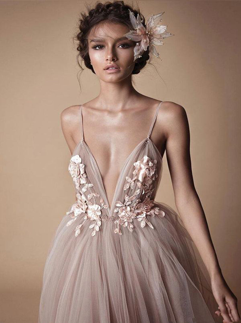 Sexy A-Line Wedding Dresses Spaghetti Sleeveless Appliqued Backless Tulle Sweep Train Bridal Gowns Custom Made