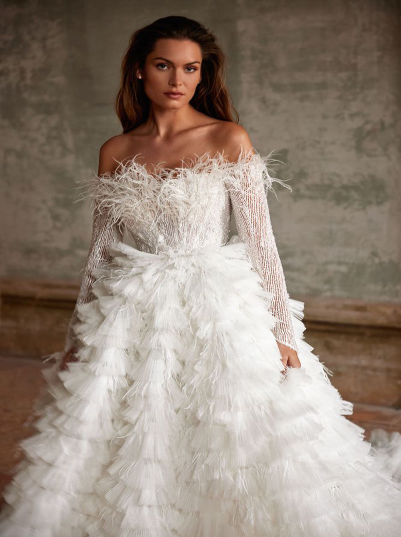 Elegant & Simple A-Line Wedding Dresses Sweetheart Appliqued Feather Long Sleeves Tulle Sweep Train Bridal Gowns