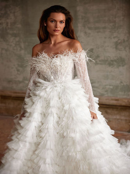 Elegant & Simple A-Line Wedding Dresses Sweetheart Appliqued Feather Long Sleeves Tulle Sweep Train Bridal Gowns