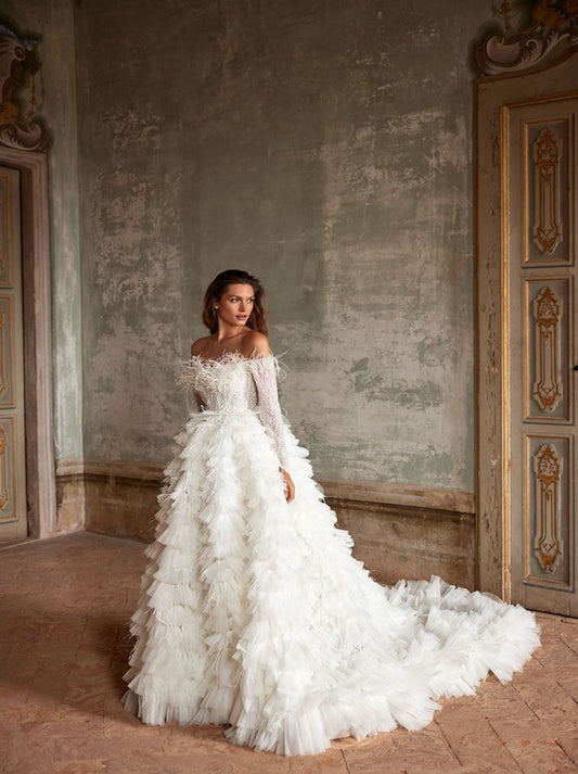 Elegant & Simple A-Line Wedding Dresses Sweetheart Appliqued Feather Long Sleeves Tulle Sweep Train Bridal Gowns