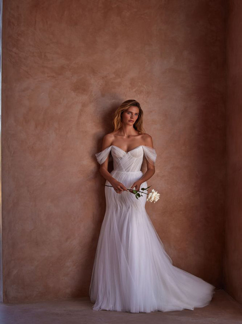 Elegant & Simple A-Line Wedding Dresses Sweetheart Pleated Cap Sleeves Tulle Sweep Train Bridal Gowns