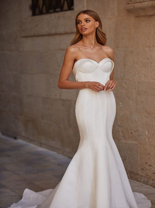 Simple Mermaid Wedding Dresses Sweetheart Pleated Handmade Flowers Satin Bridal Gowns Custom Made With Sweep Train