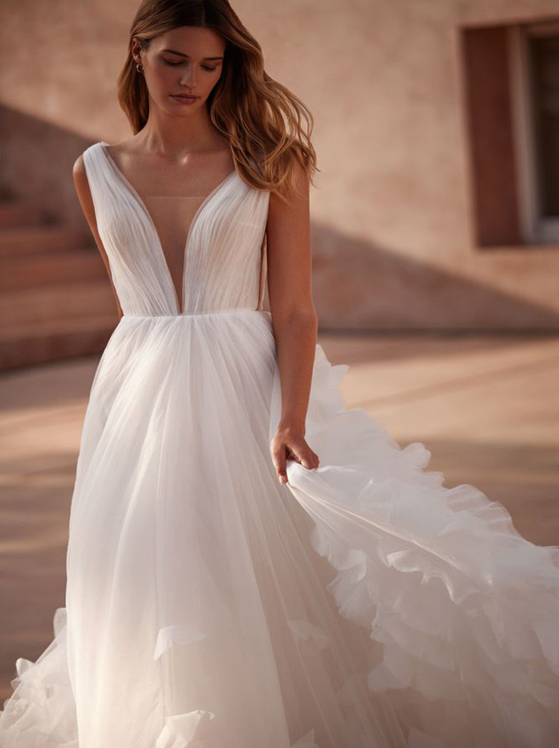 Modern A-Line Wedding Dresses V-Neck Pleated Sleeveless Tulle Bridal Gowns Custom Made With Slit