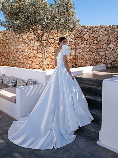 Elegant Ball Gown Wedding Dresses One Shoulder Pleated Flowers Sweep Train Satin Bridal Gowns Custom
