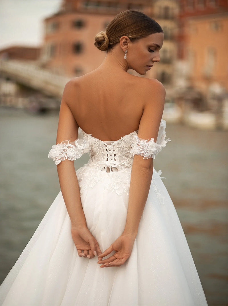 Modern A-Line Bridal Gowns Sweetheart Appliqued Beads Cap Sleeves Chiffon Sweep Train Bridal Gowns With Slit