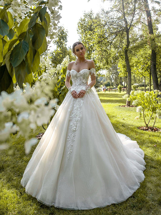 Luxurious Ball Gown Wedding Dresses Sweetheart Appliqued Beads Tulle Court Train Satin Bridal Gowns Custom