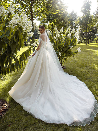 Luxurious Ball Gown Wedding Dresses Sweetheart Appliqued Beads Tulle Court Train Satin Bridal Gowns Custom