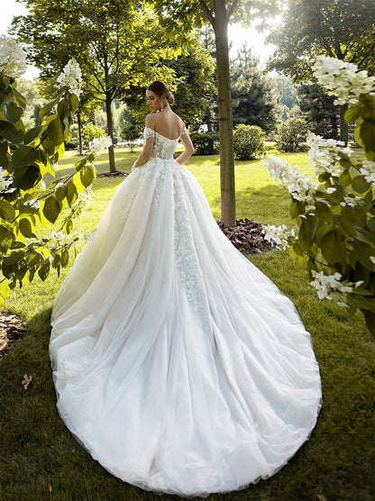 Luxurious Ball Gown Wedding Dresses Sweetheart Appliqued Beads Tulle Court Train Satin Bridal Gowns Custom